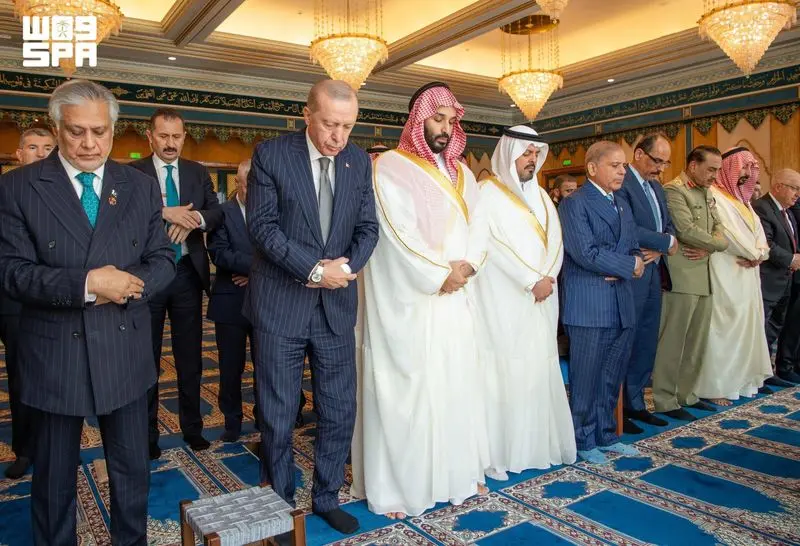 نماز بنسلمان، اردوغان و شریف پس از امضای توافق دفاعی نماز بنسلمان، اردوغان و شریف پس از امضای توافق دفاعی