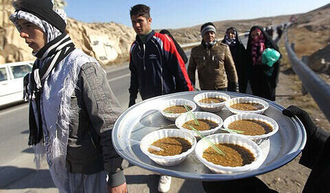 زائران پیاده از افراد ناشناس نذورات دریافت نکنند زائران پیاده از افراد ناشناس نذورات دریافت نکنند