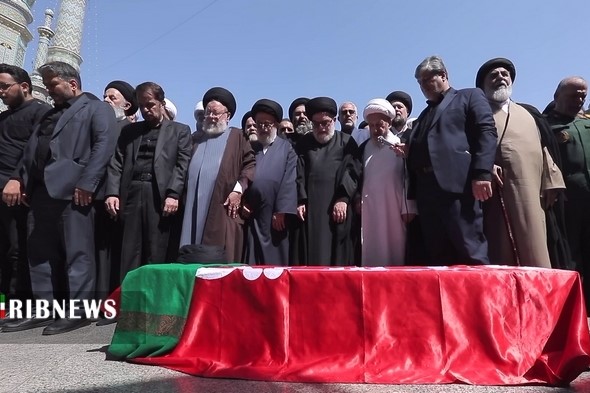 خاکسپاری پیکر آیتالله شبیری زنجانی در جوار بارگاه حضرت معصومه(س) خاکسپاری پیکر آیتالله شبیری زنجانی در جوار بارگاه حضرت معصومه(س)