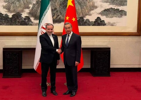 وانگ یی: چین از ایران در محافظت از حاکمیت خود حمایت می کند وانگ یی: چین از ایران در محافظت از حاکمیت خود حمایت می کند