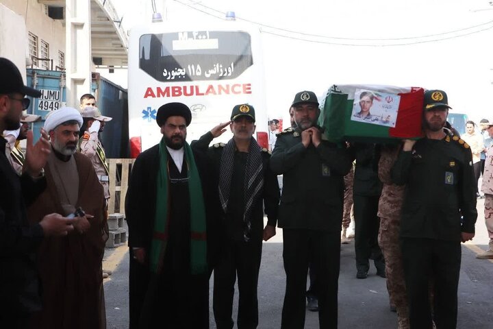 ورود پیکر ۵ شهید ایرانی حملات آمریکا و عربستان به کشور از مرز مهران ورود پیکر ۵ شهید ایرانی حملات آمریکا و عربستان به کشور از مرز مهران