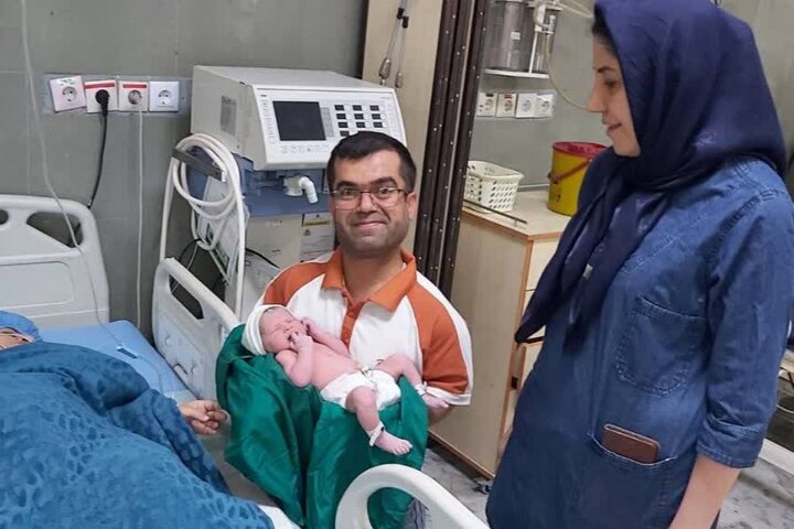 تولد نوزاد سالم از زوج مبتلا به کوتاهی قد پاتولوژیک در سنندج تولد نوزاد سالم از زوج مبتلا به کوتاهی قد پاتولوژیک در سنندج