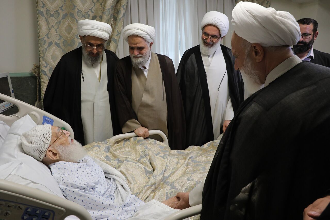 عیادت نمایندگان رهبر معظم انقلاب از آیتالله نوری همدانی عیادت نمایندگان رهبر معظم انقلاب از آیتالله نوری همدانی