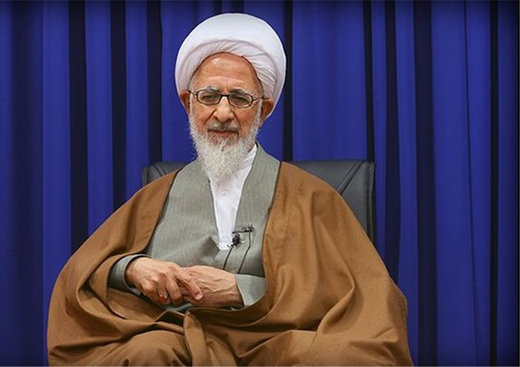 آیتالله جوادی آملی در قم بر پیکر رهبر شهید نماز میخواند آیتالله جوادی آملی در قم بر پیکر رهبر شهید نماز میخواند