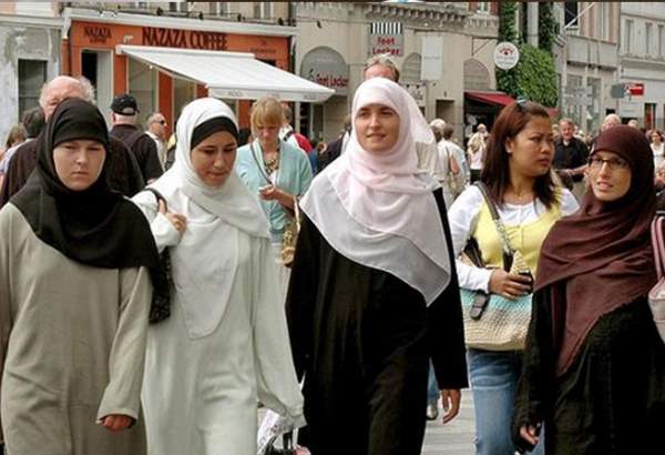 مبارزه با حجاب در جمهوری آذربایجان با اسم رمز ترویج مبارزه با حجاب در جمهوری آذربایجان با اسم رمز ترویج